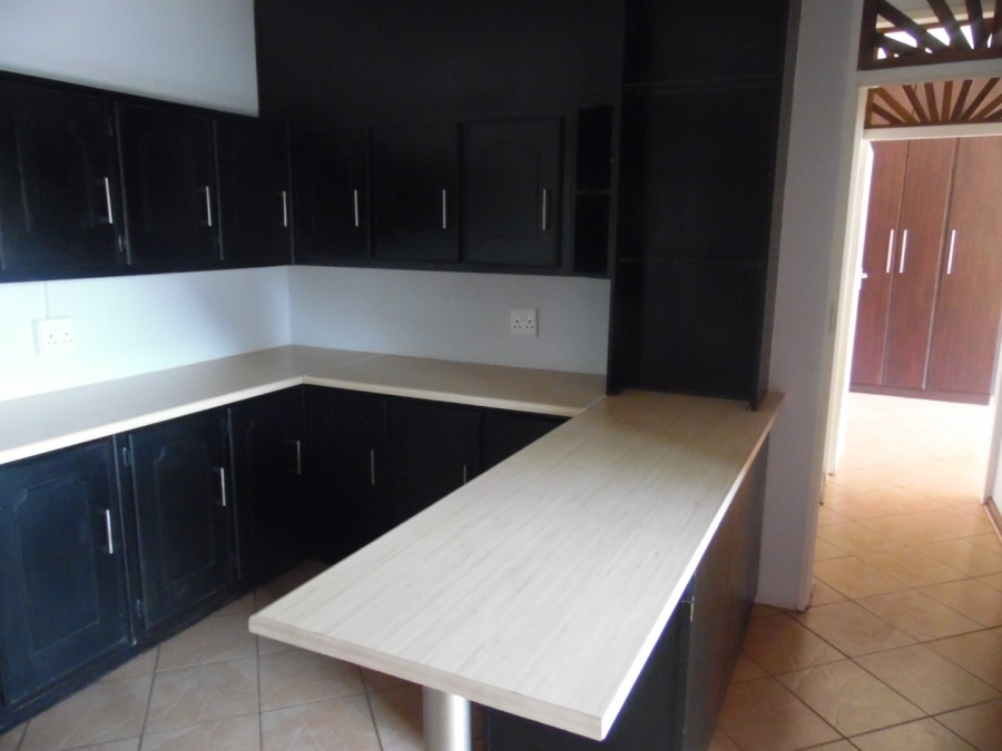 To Let 6 Bedroom Property for Rent in Jan Cillierspark Free State